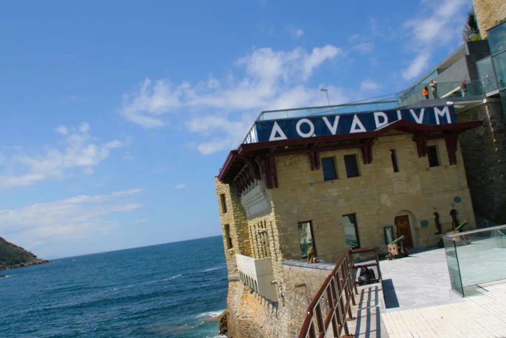 Concha Beach Apartment - Sshousing Сан-Себастьян 0*,  Испания